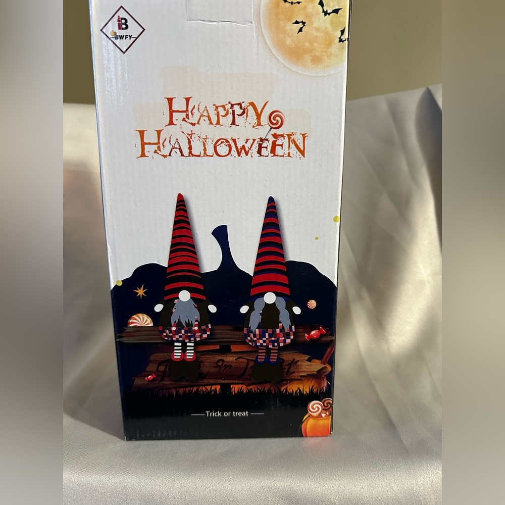 Nib Halloween gnome lights up stretchable legs retails for 29.98 on Amazon